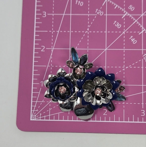 NWT SIMPLY VERA VERA WANG SILVER BLUE PINK FLORAL BROOCH FASHION JEWELRY WOMEN - Picture 8 of 10